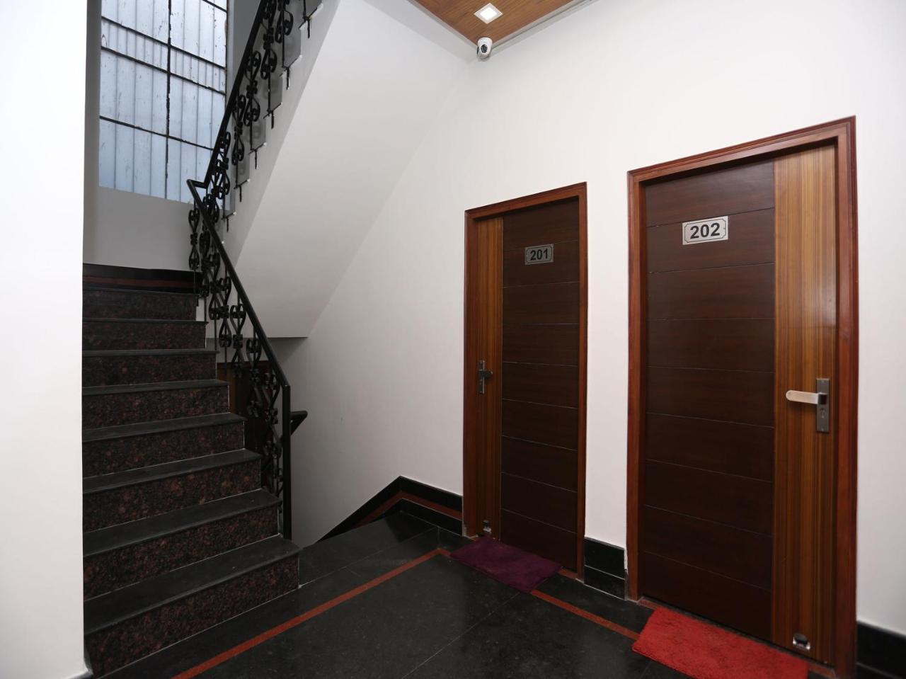 Oyo 10448 Green View Home Stay Dehradun Dış mekan fotoğraf